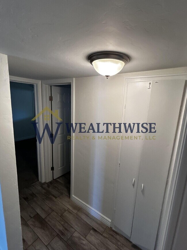 Building Photo - Freshly Remodeled 3 Bedroom 2 Bath Home for Rent 4641 E 13th Street Unit A,Tucson, AZ 85711 $1,49...