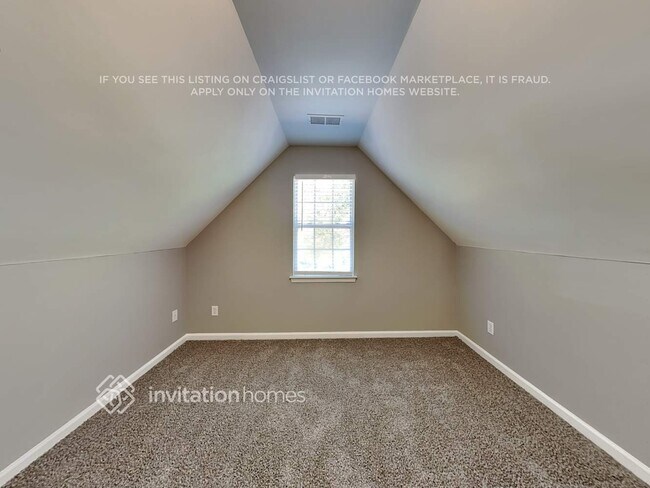 Building Photo - 204 Maywood Path