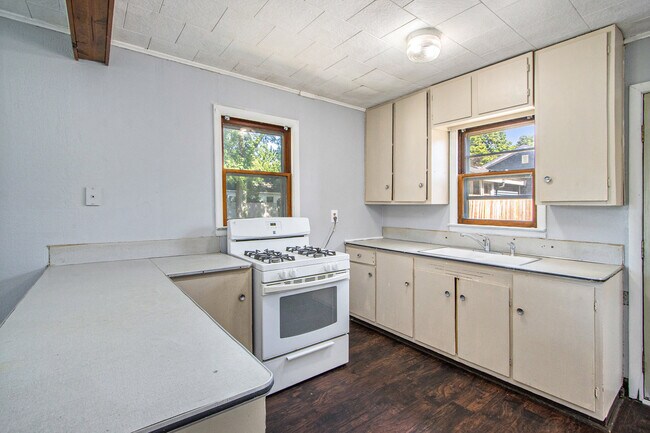 Building Photo - 548 E Hammond St