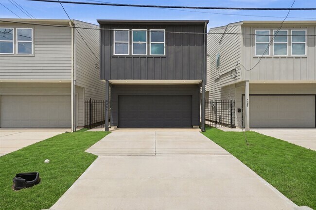 Building Photo - 4307 Larkspur St