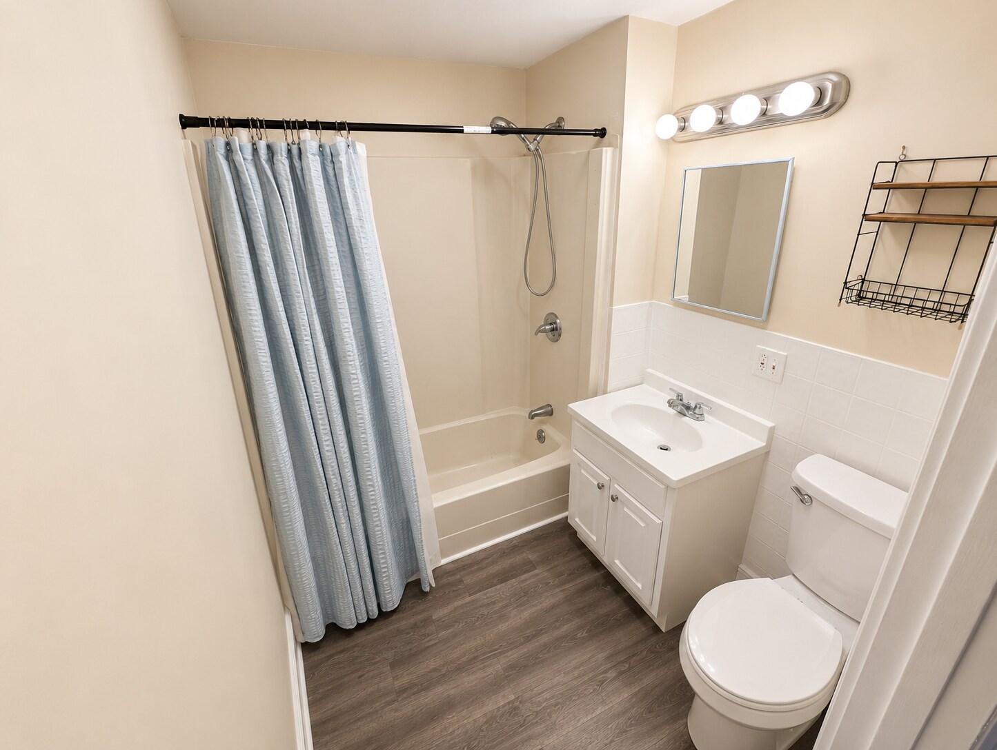 Bathroom - 380 Chatham St