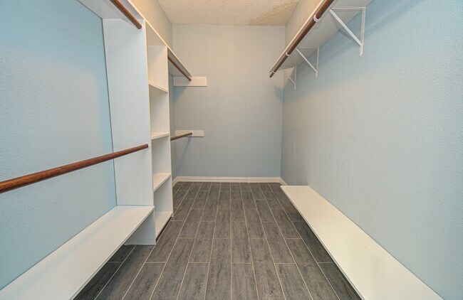 Building Photo - 10546 Rippling Fields Dr