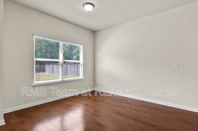 Building Photo - 3379 Gardenside Walk SW