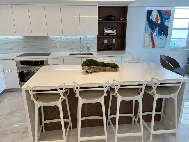 Building Photo - 100 Lincoln Rd