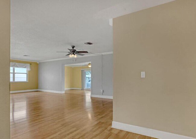 Building Photo - 1560 Salmon St