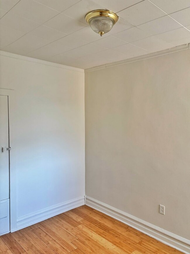 Building Photo - For Rent: 2 Bedroom, 1 Bath House – Availa...