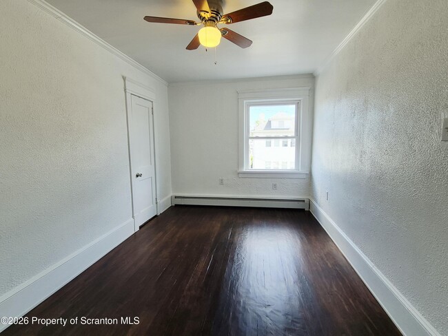 Building Photo - 215 Taft St