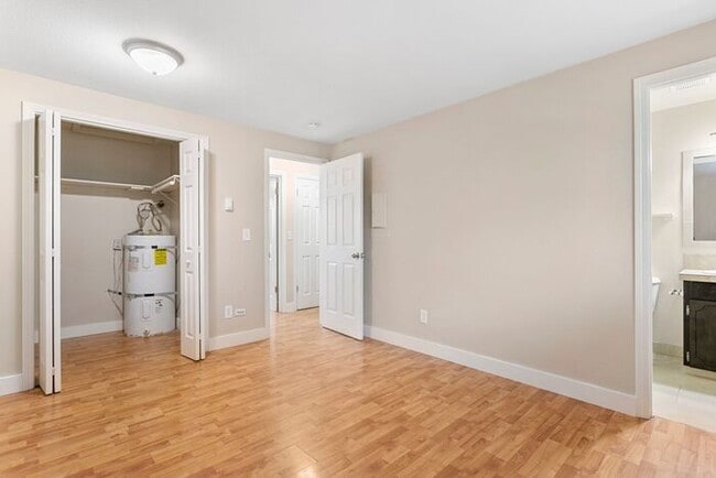 Building Photo - Cozy up in front of a fireplace in this beautiful 2bedroom!!!