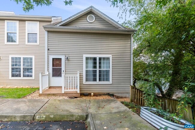 Primary Photo - 123 Danbury Ct