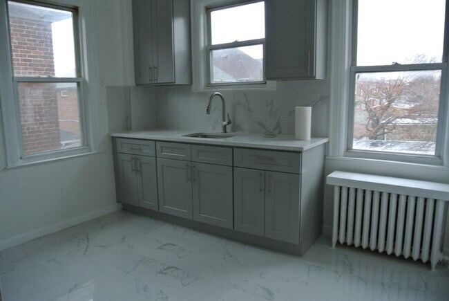 Building Photo - 706 87th St