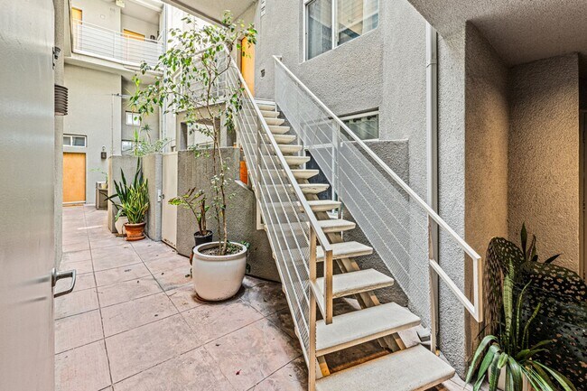 Building Photo - Stunning & fully upgraded 1BR/1BA residence in the heart of Little Italy