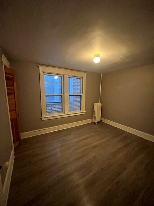 Building Photo - 3 bedroom 1 bathroom