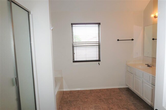 Building Photo - 12620 Summerwood Dr