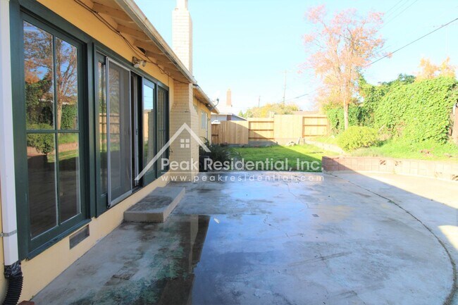 Building Photo - Charming 3bd/2ba Foothill Farms Home With 2 Car Garage!
