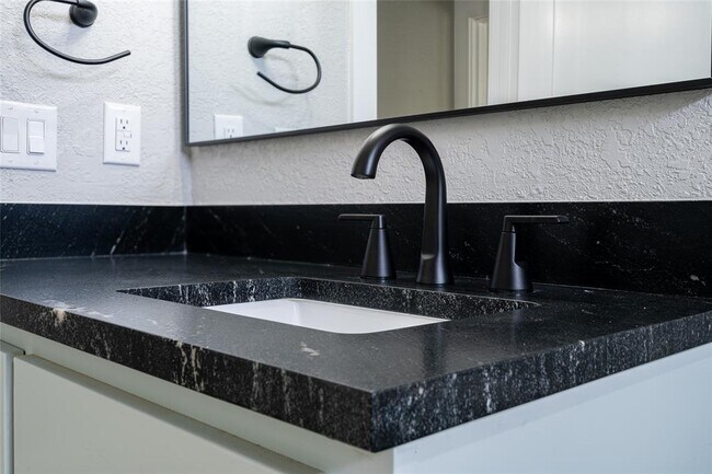 Building Photo - 329 Flores St