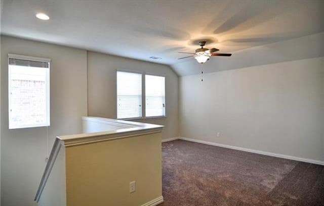 Building Photo - 812 Birdie Dr