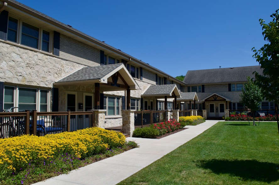 Building Photo - Bay Village Townhomes