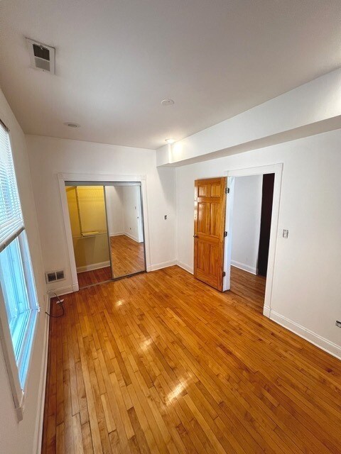 Building Photo - 2522 N Hamlin Ave