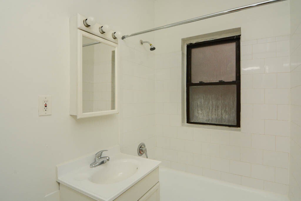 Building Photo - 562 W Arlington Pl