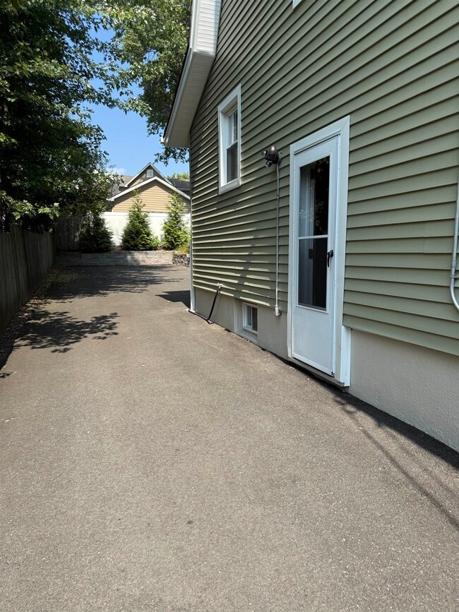 Building Photo - 80 3rd Ave