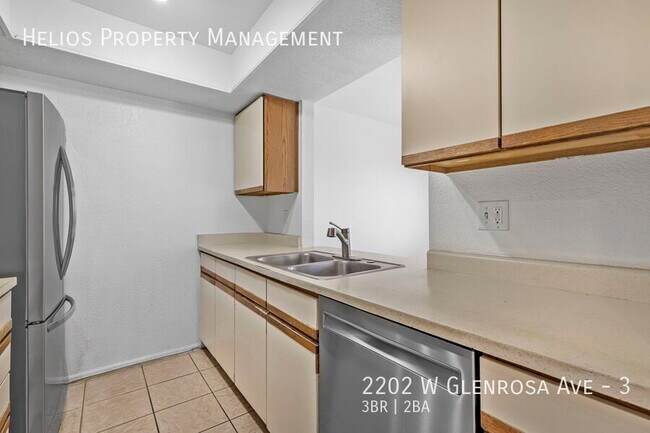 Building Photo - 2202 W Glenrosa Ave