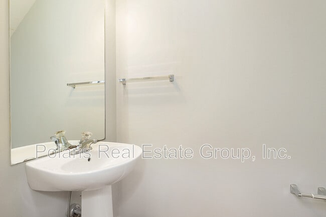 Building Photo - 8333 Clayhurst Dr