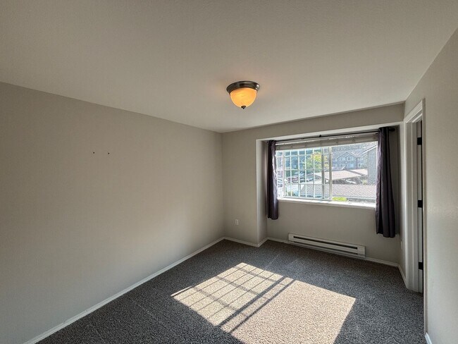 Building Photo - Mill Creek - Country Club Condo