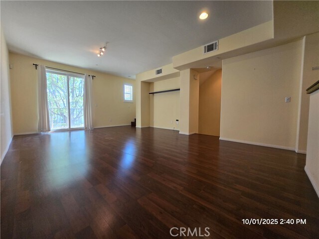 Building Photo - 17871 Shady View Dr