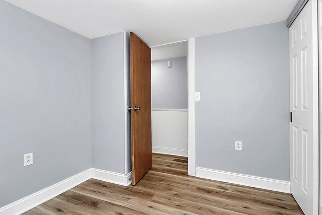Building Photo - 146 Swink St SW