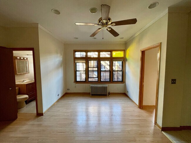 Building Photo - 1127 W Farwell Ave