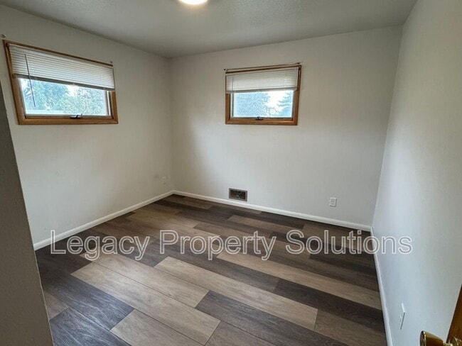 Building Photo - 611 N 29th St