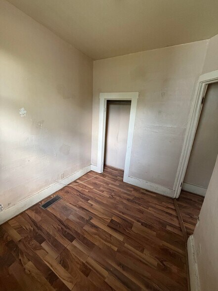 Building Photo - 347 N Stone St