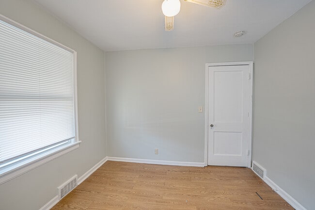 Building Photo - 2208 Fremont St