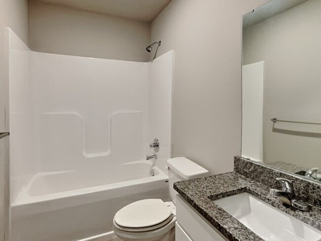 Building Photo - Charming 3BR/2BA Ranch Duplex w/ Garage – Colonial Gardens