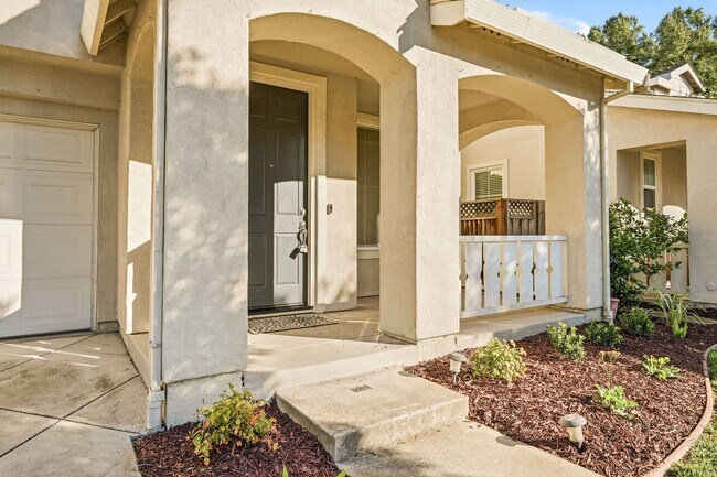 Building Photo - Beautiful single 4 Bed, 2.5 Bath Family Home in Quiet Neighborhood!