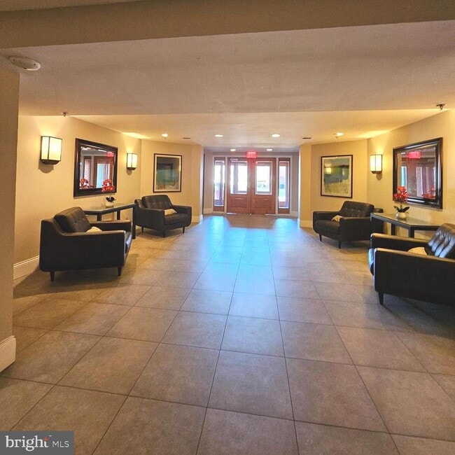 Building Photo - 505 E Braddock Rd