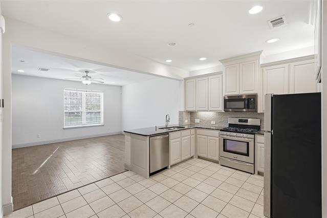 Building Photo - 2404 Jameson Ln