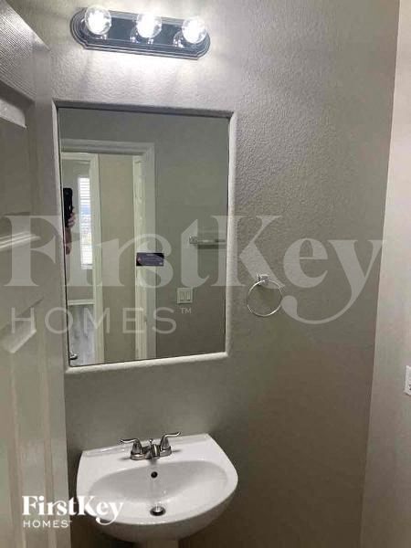 Building Photo - 7633 Morning Water St