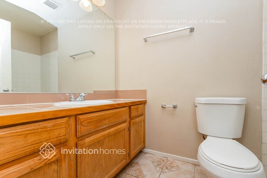 Building Photo - 6256 Small Point Dr