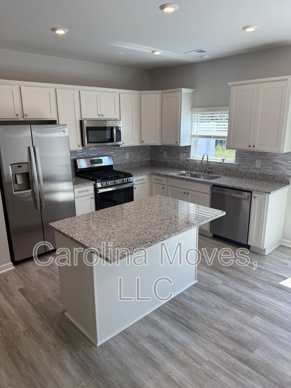 Building Photo - 166 Randwick Ln