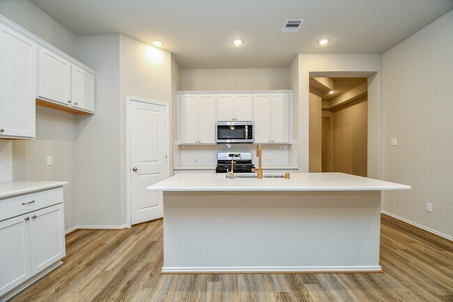 Building Photo - 1215 Carswell Grove Dr