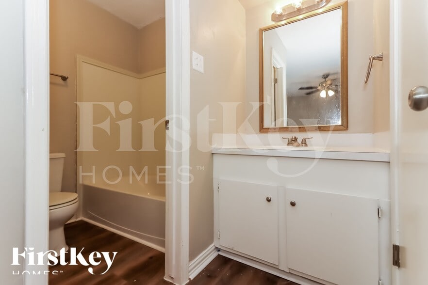 Building Photo - 25448 White Oak Ln