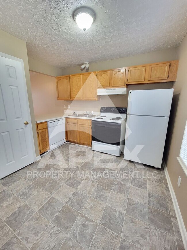 Building Photo - MOVE-IN SPECIAL,NO RENT TIL MAY 1ST! - Nice 2 Bd | 1.5 Ba Townhouse in West Knox Condo Community!