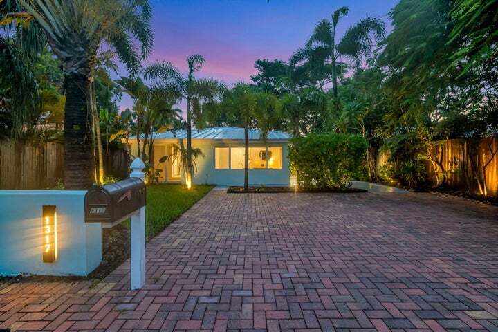 Building Photo - 1317 NE 1st Ave