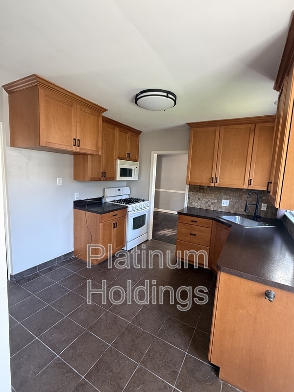 Building Photo - 23908 E Baintree Rd