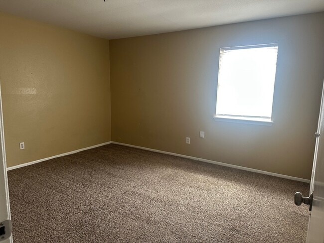 Building Photo - 300 Rice St