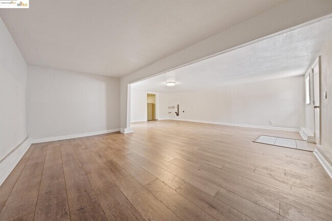 Building Photo - 1406 9th St