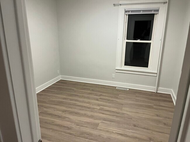 Bedroom - 349 Mohawk Ave