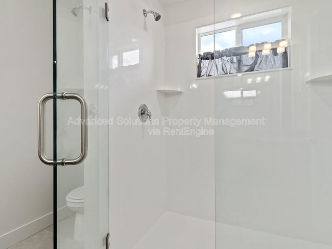 Building Photo - 142 Amboise Ct