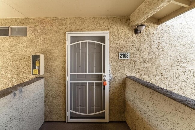 Building Photo - This beautifully renovated 2-bedroom, 2-bath condo is ready for immediate move-in!